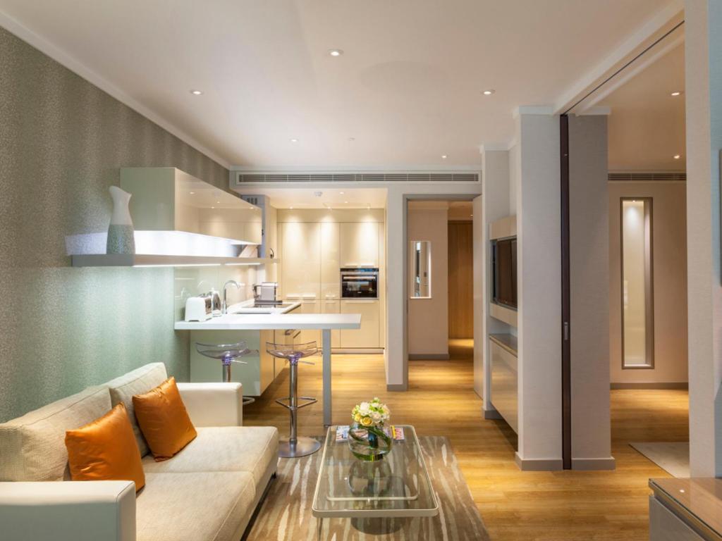 Cheval Three Quays At The Tower Of Apartahotel